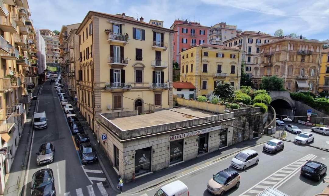 La Casa Di Geo Stazione Centrale La Spezia 5 Terre Exterior photo